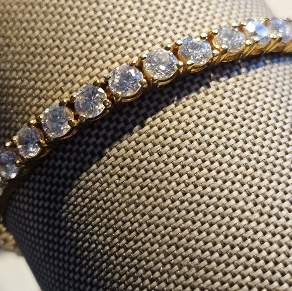 Elegant Gold Tone Tennis Braclete With Rhinestones. - Picture 3 of 12